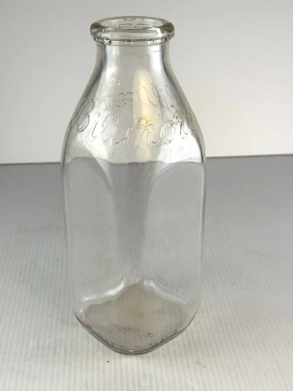 Vintage Shoulder Script Embossed Biltmore Dairy Farms Quart Bottle-Duraglas